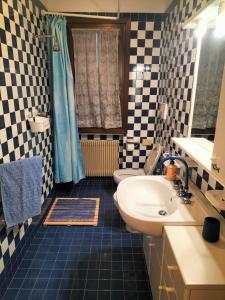 a bathroom with a sink and a toilet at Locazione turistica Gisella 