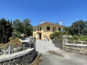 a house with a stone fence in front of it at Jardin fleuri in Sus