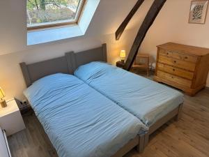 Postel nebo postele na pokoji v ubytování Un ancien moulin au cœur de la nature