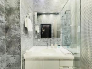 Ένα μπάνιο στο EXPO Boulevard-3