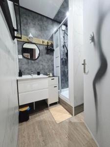 Koupelna v ubytování La parenthèse Normande- Balnéo - Vidéo projecteur