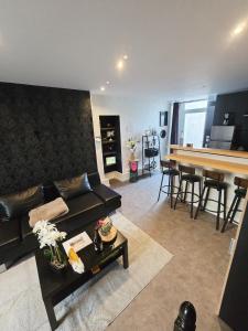 Χώρος καθιστικού στο La parenthèse Normande- Balnéo - Vidéo projecteur