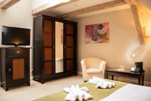 a hotel room with a bed and a chair and a tv at Hirscher 14 in Braşov