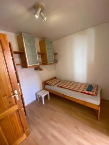 Ένα ή περισσότερα κρεβάτια σε δωμάτιο στο Hermina apartmanház