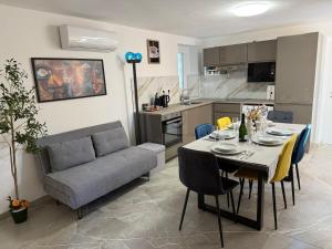 a kitchen and dining room with a table and a couch at Casa Hanna Garden in Verbania