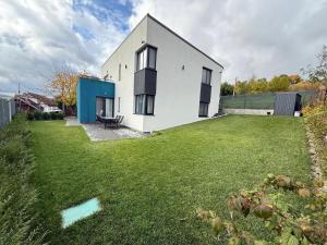 Κήπος έξω από το BokorLak Nature & City 1