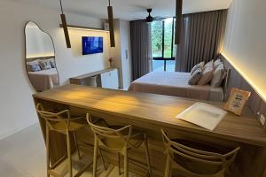 a hotel room with a bed and a desk and chairs at Pomer House in Pomerode