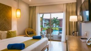 TV a/nebo společenská místnost v ubytování African Princess Beach Hotel