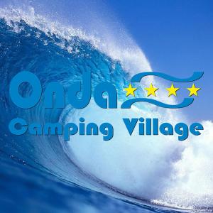 eine Welle mit gelben Sternen darauf in der Unterkunft Onda Camping Village in Ardea