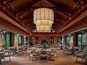 Restaurace v ubytování Pullman Ciawi Vimala Hills Resort