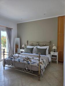 En eller flere senge i et værelse på Olive Garden Villa