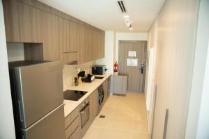 Η κουζίνα ή μικρή κουζίνα στο Premium Studio in Yas Golf Collection
