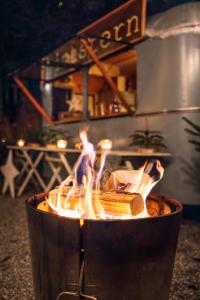 a fire in a pot with flames in it at Fischerhäuser Romanshorn in Romanshorn