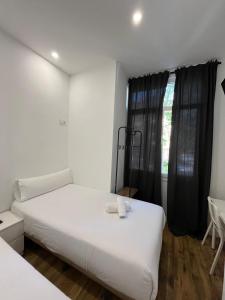 Postel nebo postele na pokoji v ubytování Alcorcón Rooms