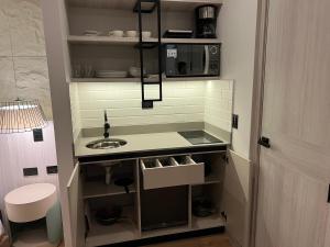 Nhà bếp/bếp nhỏ tại Hotel Ryo 74B +24 ảnh