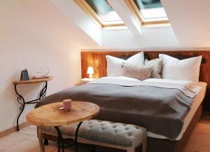 Ένα ή περισσότερα κρεβάτια σε δωμάτιο στο Roiderhof Irrsee