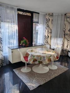 a dining room with a table and two chairs at Casa Guen Parma in Parma