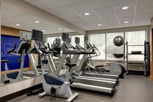 Fitness centrum a/nebo fitness zařízení v ubytování Holiday Inn Express - Atlanta-Kennesaw by IHG