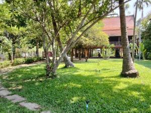 Κήπος έξω από το Teak House Homestay II