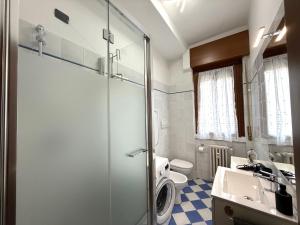 Un baño de Casa Viotti Monza