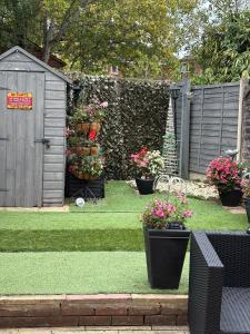 Κήπος έξω από το Gorgeous Sandpiper Mews +4 φωτογραφίες