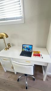 Μια τηλεόραση ή/και κέντρο ψυχαγωγίας στο Modern House near OSU and Short North