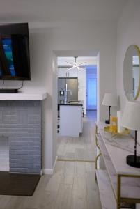 Η κουζίνα ή μικρή κουζίνα στο Modern House near OSU and Short North +43 φωτογραφίες