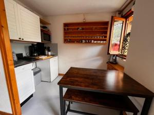 Nhà bếp/bếp nhỏ tại Charmant studio Morzine Centre +8 ảnh