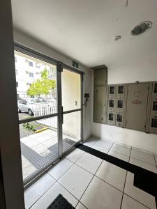 an empty room with a door open to a street at Apartamento centro de Paulista-Pe in Paulista