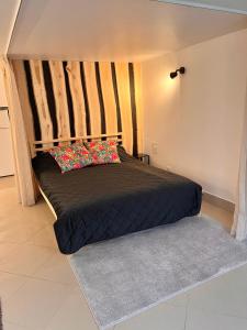 Ένα ή περισσότερα κρεβάτια σε δωμάτιο στο Woodstock IX, self check-in