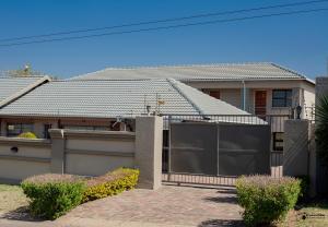 Budova, kde se bed and breakfast nachází + 10 fotografií