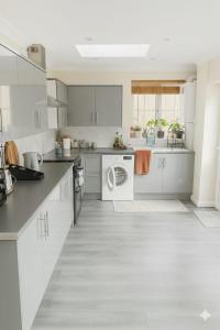 Η κουζίνα ή μικρή κουζίνα στο Nayla house