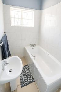 Ένα μπάνιο στο Nayla house