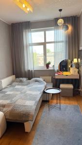 Ένα ή περισσότερα κρεβάτια σε δωμάτιο στο HomeinRiga +22 φωτογραφίες