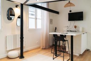 Μια τηλεόραση ή/και κέντρο ψυχαγωγίας στο Casa Gallia - Appartement au cœur du centre-ville