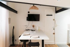 Μια τηλεόραση ή/και κέντρο ψυχαγωγίας στο Casa Gallia - Appartement au cœur du centre-ville +21 φωτογραφίες