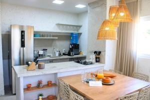 a kitchen with a table with oranges on it at MHV Milagres - Casa Corais, Curimã D9 in Passo de Camarajibe