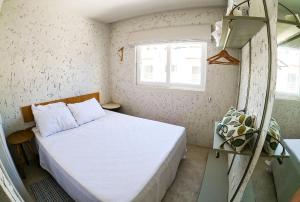 a small bedroom with a bed and a ladder at MHV Milagres - Casa Corais, Curimã D9 in Passo de Camarajibe +59 photos