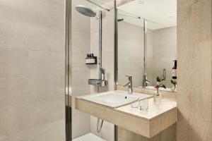 Koupelna v ubytování NH Paseo de la Habana