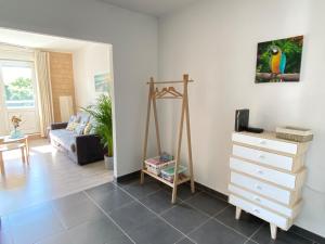 Μια τηλεόραση ή/και κέντρο ψυχαγωγίας στο Expérience unique Explorer 3 pays depuis le même logement