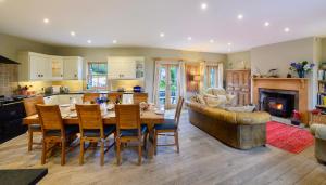 Kuchyň nebo kuchyňský kout v ubytování Magnificent house on the West Coast of Ireland