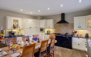 Kuchyň nebo kuchyňský kout v ubytování Magnificent house on the West Coast of Ireland