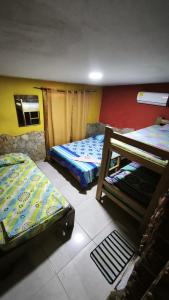 a room with two bunk beds in a room at Del Mar Vendra in Manaure Viejo