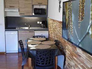 Kuchyň nebo kuchyňský kout v ubytování Appartement cosy avec balcon, 2 pièces pour 4 pers., équipements modernes - FR-1-504-476