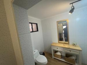 Ένα μπάνιο στο Refugios Pisco Elqui Lodge +46 φωτογραφίες