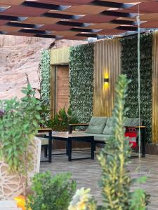 Posezení v ubytování Al-Najm Coastal Camp Rum