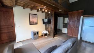 TV a/nebo společenská místnost v ubytování La Magnanerie Suite Papillon