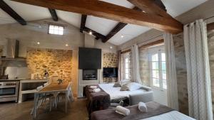 Kuchyň nebo kuchyňský kout v ubytování La Magnanerie Suite Papillon