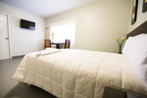Cama ou camas em um quarto em Mariategui Hotel & Suites