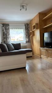 Μια τηλεόραση ή/και κέντρο ψυχαγωγίας στο Appartamento Primavera 3